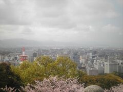 筒井門・隠門の前から撮影した松山市街です