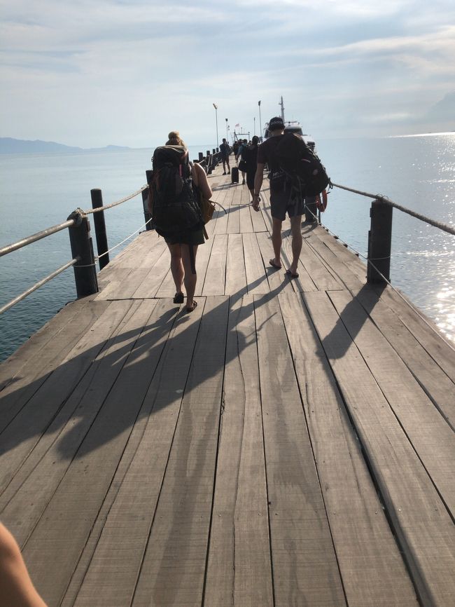朝、6:30のピックアップだったので、ホテルのモーニングバイキングも食べられないし、ばたばたしてて充電してたカメラのバッテリーを忘れてしまった<br />(￣◇￣;)<br /><br />今回は携帯だけなので写真は少なめ(*´-`)