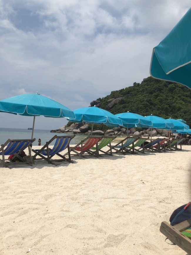 前の方の今にも陽が掛かりそうなところは空いてるけど…