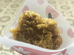 またまた食べ物ですが、紅葉堂の揚げもみじ饅頭も食べました。
あんことクリームとチーズがあったと思いますが、王道のあんこを選んだので、次回はチーズにしようと思います。

商店街のお店でお土産を見たり、買ったりしながら引き潮を待ちます。