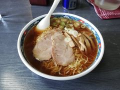 ランチは、玲華苑さんでタマリ醤油らーめん「大」細麺840円を注文しました。 