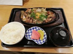 青森市内での仕事も完了し、青森空港まで帰ってきました。森のレストラン ライアン 青森空港店さんで「バラ焼き定食」を注文しました。