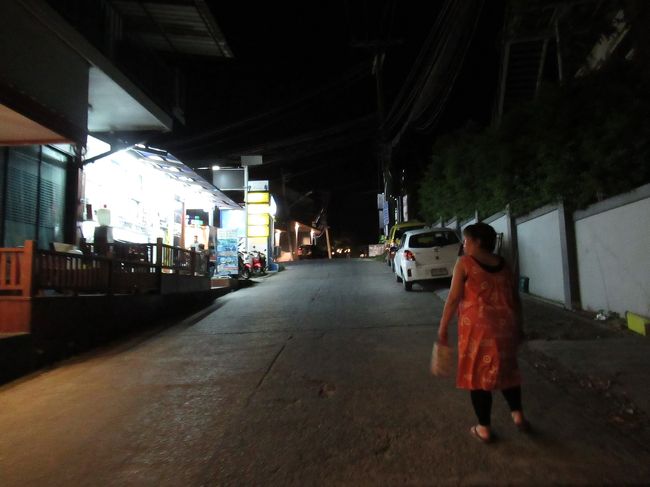 紹介されたのは隣のアナンタラ ラワナにあるTree Topsと言うレストラン^ - ^