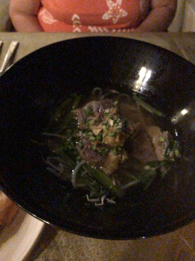 これはなんだっけ？<br />麺だったような(^^;<br /><br />そう言えば、個別に料理を頼んでると知ると、大皿を下げていきました^ ^