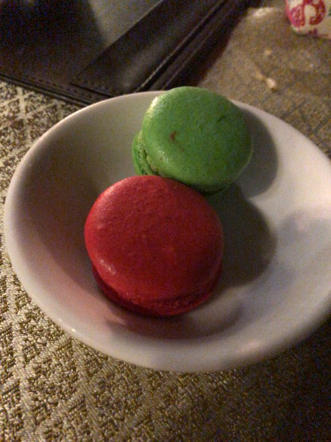 食後にマカロンのサービスも(๑˃̵ᴗ˂̵)