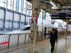 JR東海ツアーズの日帰りパッケージ(23,400円、帰りはグリーン)で京都へ。選択肢の中で最も遅いのぞみがこちらの6時半発（7時過ぎのひかりもありましたが）。

東西線大手町駅に6:19に到着し、東京駅日本橋口から6号車まで歩いて席に着くとすぐに出発時間。