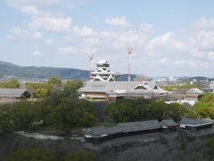 「熊本市役所」の展望台から、熊本城を眺めることができました。