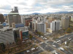 朝食から戻って、部屋の窓から外を見ます。今日の天気は晴れ！