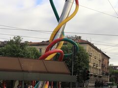 針と糸のオブジェ

カドルナ駅前のカドルナ広場です