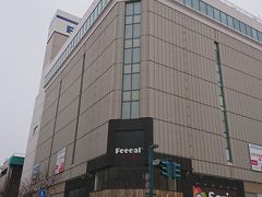 こちらは西武より先に閉店した丸井今井旭川店跡。「フィールあさひかわ」という専門店になってますが、あまり人はいないなぁ。近くにイオンがあるからねぇ。