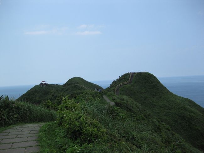 素晴らしい景色。日本には無いような気がする。<br /><br />奥に見える休憩所まで行ったらやっと下りだ。