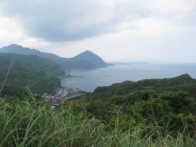 ここから鼻頭漁港の方へ下り漁港にあるレストランで昼食をとる。