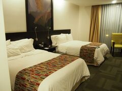 １日目のホテル。
Wyndham Quito Airport
深夜の到着だったので、空港近くのホテルにしました。
空港からシャトルバスで数分。歩くのは結構大変そう。
部屋は広く、快適でした。