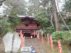 13:00
水沢うどん街道のすぐ近くにある「水澤観世音」へお参り。
立派な仁王門から上がっていきます。
