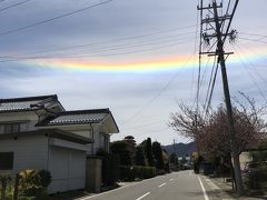 本当は清里のロックでカレー&滝沢牧場をまず訪れる予定でしたが、夫の祖父母（長野在住）からGW間際にお呼びがかかり、急遽予定変更( ；∀；)
そちらは諦め、塩尻でおじいちゃんおばあちゃん孝行をして来ました。
少し残念な中、水平な虹がっ！
励まされているようでした＾＾