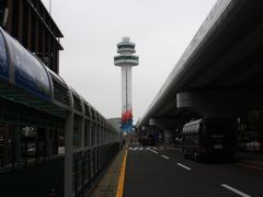 大量のお菓子を抱えながら、歩いて空港へ。
今回は航空券が安かったからLCCに乗ったけど、「もうLCCは止めておこう」という結論に達した。

