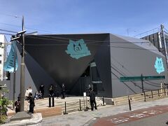 東京・明治神宮前

表参道のキャットストリートにオープンした「TIFFANY ＆ CO.
（ティファニー）」の日本初のティファニーのコンセプトストア
『ティファニー＠キャットストリート』の外観の写真。

思った通り、この場所にできていた・・・(*´▽｀*)

https://www.tiffany.co.jp/jewelry-stores/cat-street/