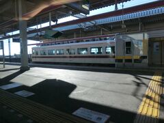 7:39
浅草から1時間9分。
栃木に停車。

あっ、あの列車は‥