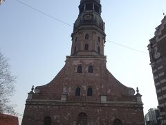 そろそろ10時近くなったので、聖ペテロ教会の正面で待機します。

入場料９ユーロ。

エレベーターで塔を登ります。

