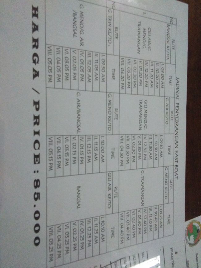 バイクでジェッティへ向かって、パブリックボートで今日はギリメノへ向かいます。スピードボートの値段と時刻表です。僕たちはパブリックボートなのでもっと安いです。