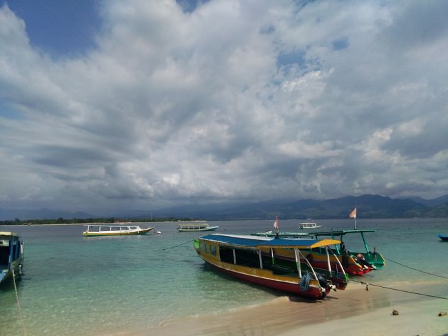 海の色は、ギリアイルとはまた違って見えました。近い島なのに不思議です。これで昨年のギリトラワンガンに加えて３島すべてに上陸できました。個人的な感想は、ギリアイルが一番よかったです。
