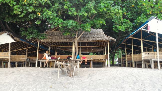 懐かしい、一年前に立ち寄った東屋です。