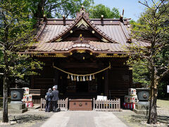 参道へ戻り、玉敷神社へ参拝。
この神社は、延喜式神名帳に記載されている古社で、久伊豆明神と呼ばれていたらしい。
鴻巣市内を流れる元荒川沿いには、久伊豆神社が点在し、この玉敷神社がその本社だと考えられているそうだ。
拝殿で、騎西町へお邪魔する挨拶と、いつもの大切なお願いを。