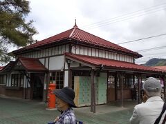 長瀞駅
駅前で長瀞ラインくだりのチケット購入しましたが、荒川の水位が低いので一周船（1000円）でした