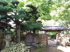 今にも雨が降り出しそうだし、チェックインタイムの3時早々に本日の宿「玉樟園 新井」にチェックインしました。みなさん同じ気持ちなのか、続々とチェックインします。