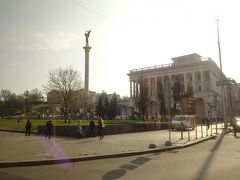 昨日歩いたフレシチャーチク通り、独立広場も通ります