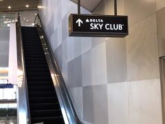 第１ターミナル北ウイング第２サテライト４Ｆへ上がるとデルタスカイクラブ