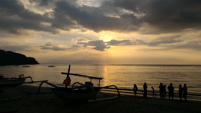 夕日が沈み始めますが、日没までにはもう少し時間がかかりそうなので、ホテルにそのまま戻ります。