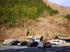 7:34檜原都民の森 駐車場に到着。4月から駐車場の開門が朝7時からなのでこの時間だとまだ余裕がある。