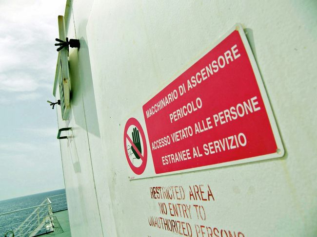 大好きな立ち入り禁止のマークです。VIETATO L'ACCESSO