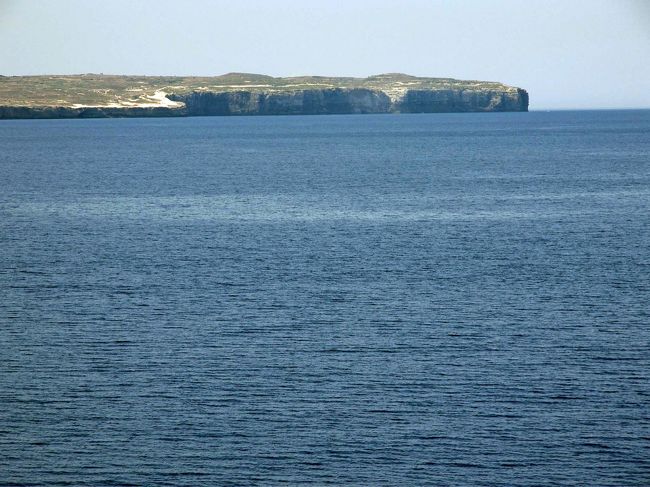 ゴゾ島はマルタ共和国で２番目の島です。大きな島は2つしかありませんが。キャプテンモルガンのクルーズで何度も島を巡っていますが、こんな沖合いを通るのは初めてです。