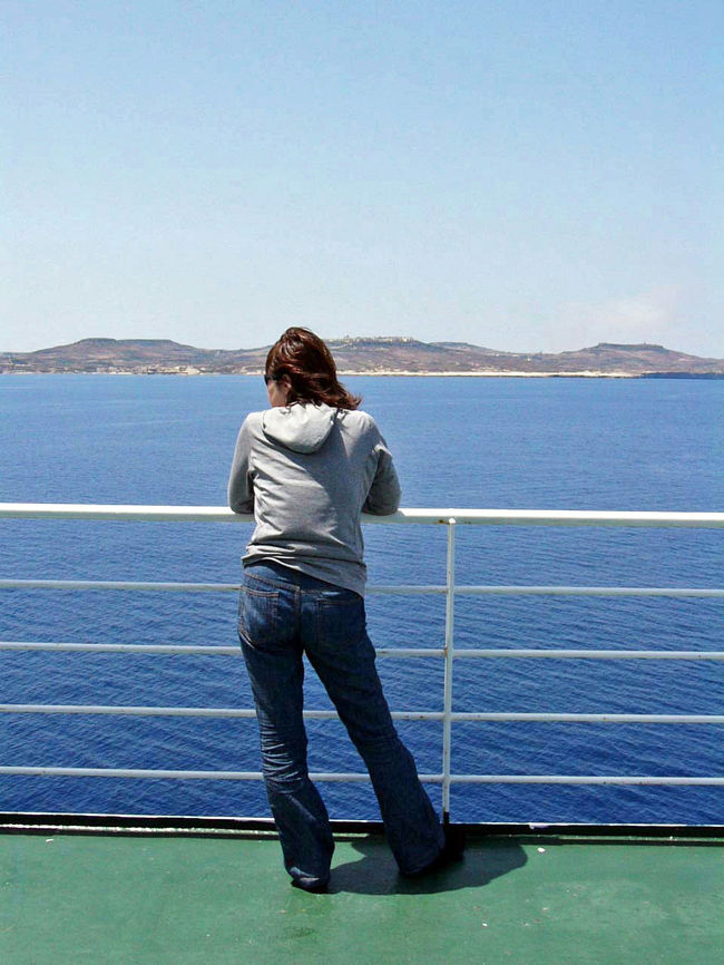 ゴゾ島の北側の海岸線の景色がゆっくり流れていきます。