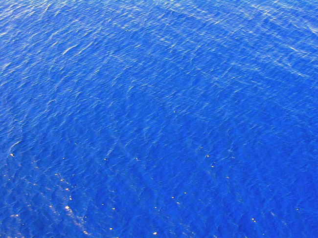 海の色はさらに青く美しく変わりました。