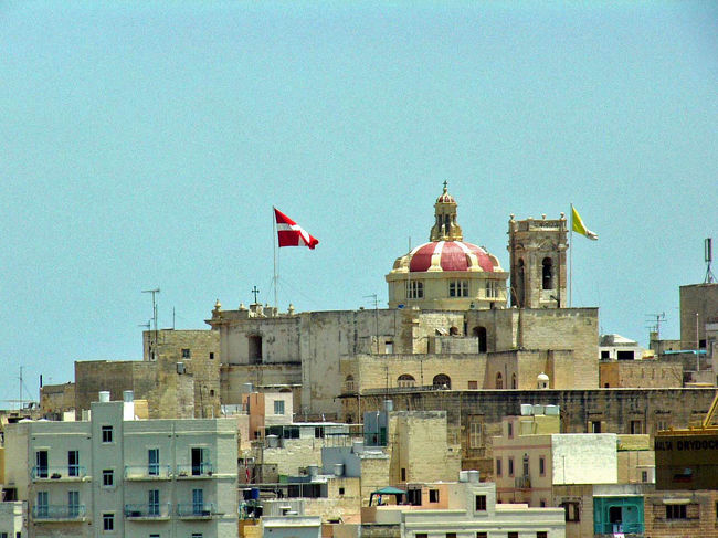 1602年にはローマで殺人事件を起こした画家ガラヴァッジョがマルタ騎士団に庇護を求めてマルタを訪れています。ガラヴァッジョは聖ヨハネ教会のために「聖ヨハネの斬首」を描いたといわれています。前回の旅はカラヴァッジョの足跡を訪ねたものでもありました。彼もこの景色を眺めながらシシリアから船で辿り着いたことでしょう。