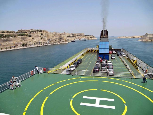 2泊3日のクルーズが終わり、ヴァレッタに到着しました。イスキア島より暑い昼下がりでした。