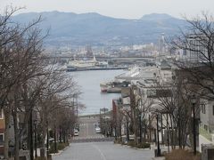 今度は八幡坂の上から見ます。

