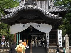 楼門をくぐって鑁阿寺（ばんなじ〉の中へ。