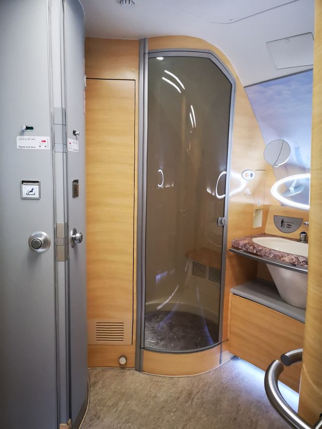 初めてのfクラス 初めてのエミレーツa380 初めての機内シャワー 初めてのドバイエミレーツfクラスラウンジ ドバイ アラブ首長国連邦 の旅行記 ブログ By 9687さん フォートラベル