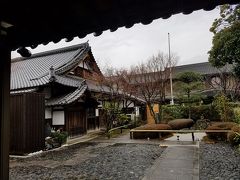 東福寺の西にある天得院。桔梗が咲く枯山水の庭園があります