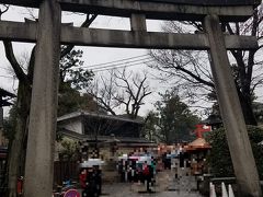 京阪の伏見稲荷駅に近いほうの裏参道を通っていきます