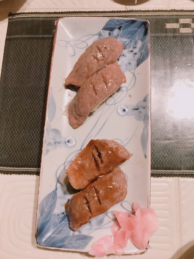 石垣牛の炙り寿司<br />塩とたれ<br />私は塩のほうが味わい深かったです