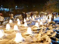 なんと言ってもかまくら祭のハイライトは『沢口河川敷のミニかまくら』。
無数のミニかまくらがびっしり並んでいる風景は幻想的（ ´∀｀*）