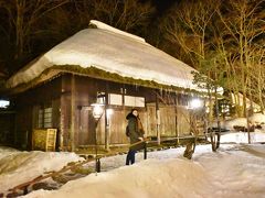 平家の里、の名前通り、ここ湯西川には源氏に負けて逃げ落ちた平家が暮らしていたとされています。
その逃げ落ちた平家の生活様式を再現した屋外博物館ですね。
源氏に見つからないように、ひっそりと息をひそめて生活していたそうで、端午の節句でも鯉のぼりをあげない等の独自の習慣を保ったそうです。