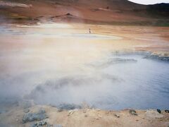 クラプラと呼ばれるこの地はアイスランドで2番目に若い活火山活動地帯