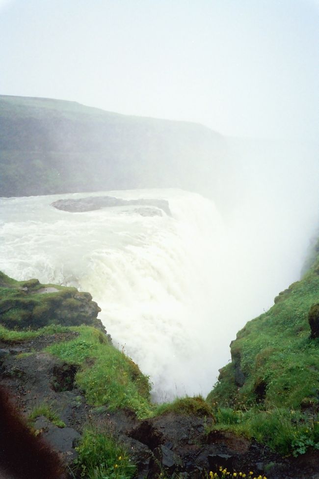アイスランド語で「黄金の滝」を意味するグトルフォス