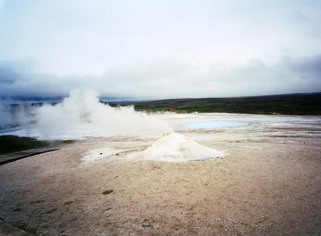 ゲイシールとグトルフォスは有名だから知っていたけれど、ここは予備知識なし。こんなところで温泉に入るのも良かったなあ